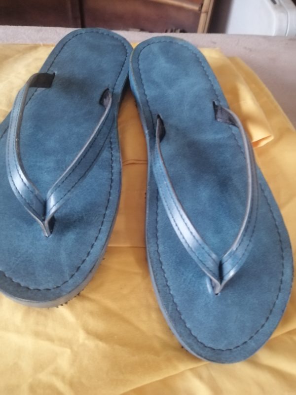 Ladies and Mens flip flops - Image 2