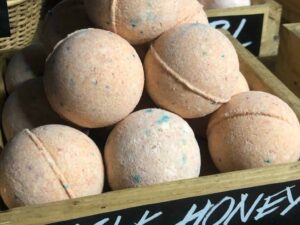 Bath Bomb - Milk, Honey and Oats